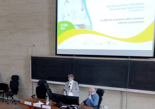 Conferenza con Alessandra Rivella la microfono