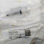 Siringa con soluzione cloruro di sodio